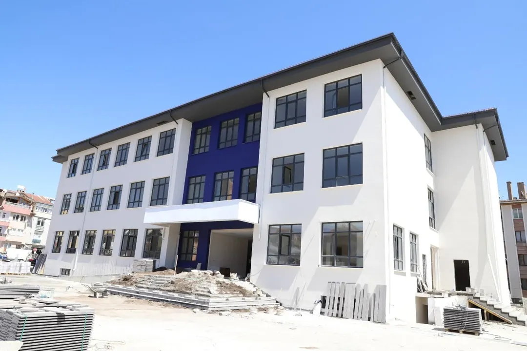 Sungur Yapı — modern hafif çelik yapı örneği